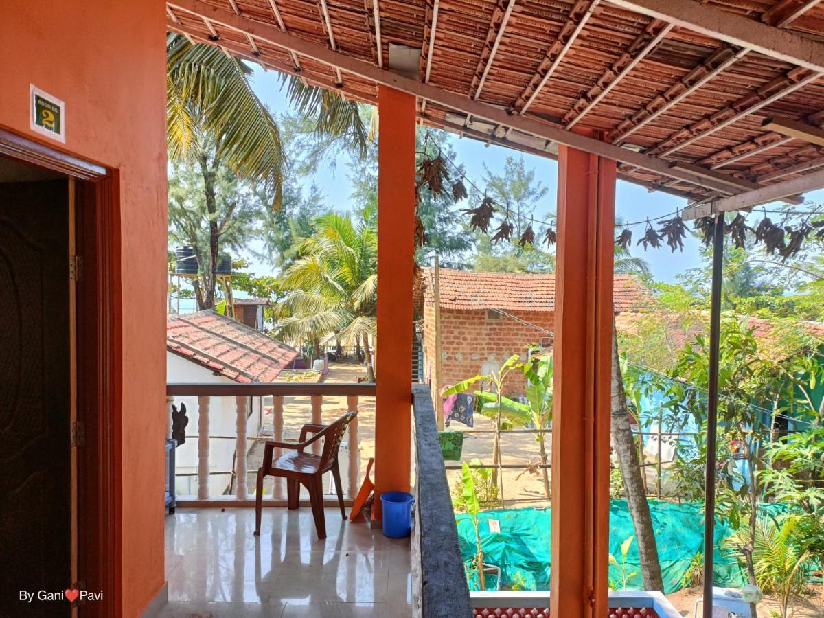 Golden Wings Cafe Hotell Gokarna  Exteriör bild