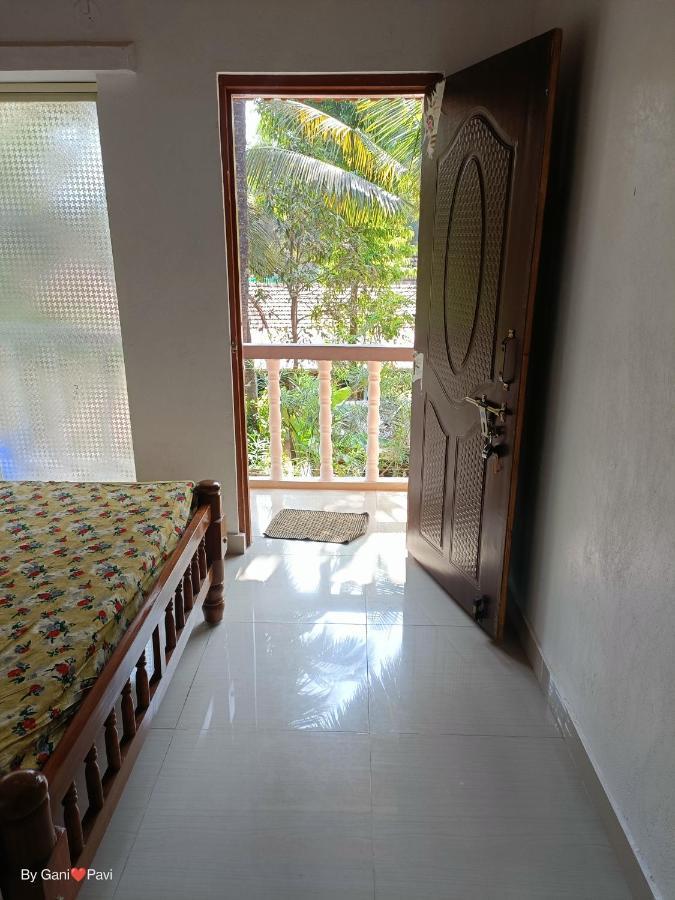 Golden Wings Cafe Hotell Gokarna  Exteriör bild