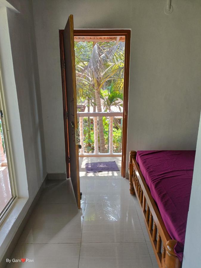 Golden Wings Cafe Hotell Gokarna  Exteriör bild